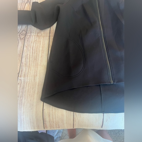 Black lululemon hoodie zip up jacket size 4 - Picture 2 of 6